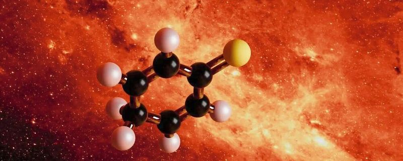 Im Herzen unserer Galaxie entdeckten Wissenschaftler das erste schwefelhaltige sechsgliedrige Ringmolekül, das sich in einer interstellaren Wolke verbirgt.(Bild:  MPE/ NASA/JPL-Caltech)