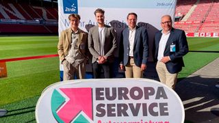 Freuen sich auf die Zusammenarbeit: (v. l.) Jannis Hilgerloh (Europa Service), Nicklas Schumacher (2trde), Dominik Mietke (Europa Service), Marcus Hungerkamp (Europa Service). (Bild: Europa Service)