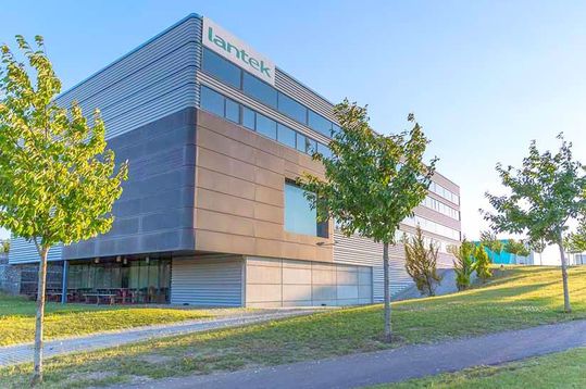 Lantek, ein multinational aufgestelltes Unternehmen, das die Digitalisierung in der Blech- und Metallverarbeitung antreibt, meldet beeindruckene Wachstumserfolge. Lantek spricht von einem Umstatzanstieg von fast 25 Prozent. Hier mehr Details ...(Bild:  Lantek)