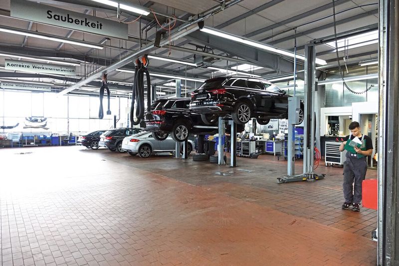 Eine saubere Werkstatt ist ein wichtiges Element, um Kunden einen möglichst perfekten Service zu bieten. (Bild: Dominsky/»kfz-betrieb«)
