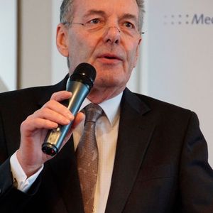 „Wir müssen Digitalisierung positiv begreifen und begleiten. Die Chancen durch diese neuen Wege sind enorm, die Risiken durchaus beherrschbar“, glaubt der BV-Med-Geschäftsführer und Vorstandsmitglied Joachim M. Schmitt.