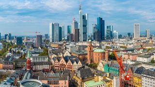 Der Stadt Frankfurt ist die Kundenzufriedenheit in puncto Online-Bürger-Services sehr wichtig (Sean Pavone/shutterstock.com / ServiceTrace GmbH)