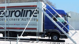 Schluss mit Eis und Schnee auf dem Lkw-Dach: dank dem Eisfrei-Gerüst von Euroline. (Bild: Euroline)