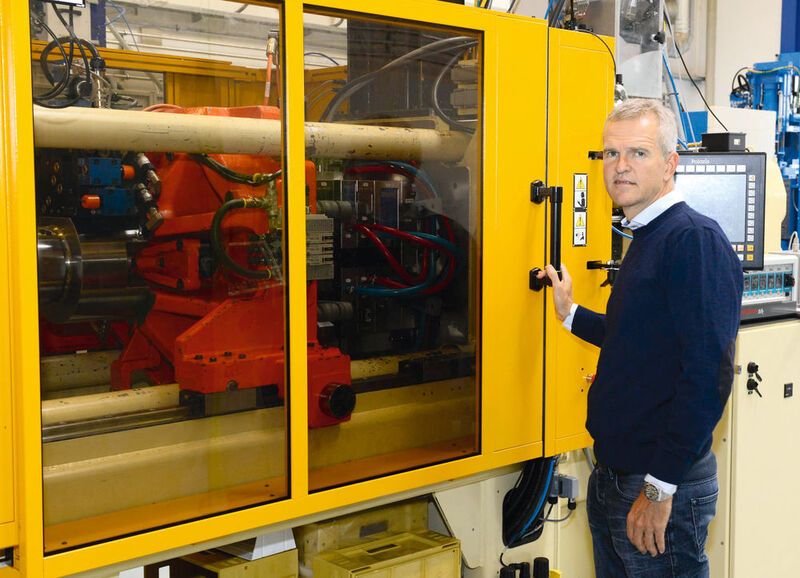 Henrik Jørgensen at the Husky machine in the test centre. (Source: Hasco)