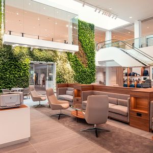 Das Autohaus der Superlative lädt zum Verweilen ein ...(Bild:  Jaguar Land Rover)