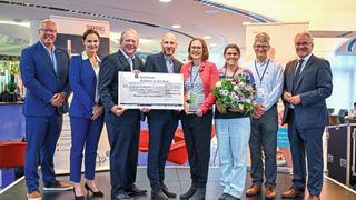 Preisübergabe des Mülheimer Water Award 2024: (v.l.) Marcel Zevenbergen (Imec), Simone Ehlen (RWW), Holger Gerstel (GERSTEL), Youri Amerlinck (Aquafin), Marleen Spiliers (De Watergroep), Nele Desmet (Vito), Piet Seuntjens (Vito), Marc Buchholz (Stadt Mülheim). (Bild: PR-Fotografie Köhring/IWW)