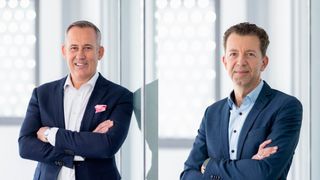 Anthony Bandmann (l.) ist ab 2026 neuer Vorstandschef der Volkswagen Financial Services. Er folgt auf Christian Dahlheim, der zum Autohändler und Mobilitätskonzern Pon in den Niederlanden wechselt. (Bild: Volkswagen Financial Services)