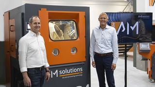 Christoph Hansen, Director of Technology & Innovation of Sauber Engineering, with Stephan Rösler, President & CEO of Rösler Oberflächentechnik. (Rösler Oberflächentechnik )