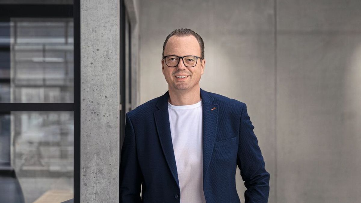 Marcus Hoffmann leitet den Vertrieb von Cupra Seat Deutschland. Nach einem furiosen Jahr 2025 sieht er in der erneuerten Modellpalette noch weitere Potenziale. (Bild: Seat Deutschland)