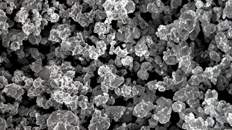 IBU-Tec arbeitet an Lithium-Eisenphosphat-Kathodenmaterial, das speziell die Anforderungen in der Automobilindustrie erfüllt. 2028 soll eine Produktionsanlage für LFP-Batterien des Unternehmens in Bitterfeld-Wolfen in Betrieb gehen.(Bild:  IBU-Tec)