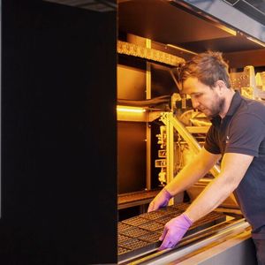 Mit dem 3D-Druck-System Cerion gelingt Cubicure der Durchbruch in der großtechnischen Skalierung von lithographischen Druckprozessen.