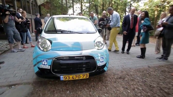 Das elektrisch angetriebene Versuchsfahrzeug mit Aluminium-Luft-Batterie auf dem Circuit Gilles-Villeneuve in Montreal. (Phinergy, Alcoa)