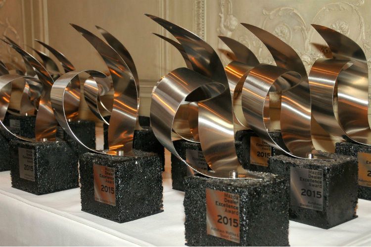 Der Preis soll die Mazda-Schwinge symbolisieren. (Foto: Mazda)