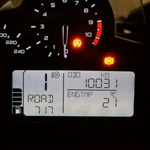 7 Uhr 17 Minuten, 21 Grad Celsius, Kilometerstand 10.031. So lauteten die Eckdaten des Motorrad-Cockpits am Donnerstagmorgen. (Bild:  Michel/»kfz-betrieb«)