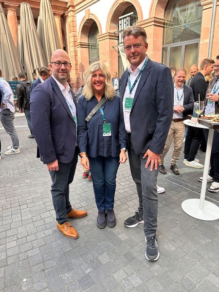 Markus Weinberg (Logitech) mit Claudia Block und Michael Weustink (Computacenter) (Bild: Vogel IT-Medien )