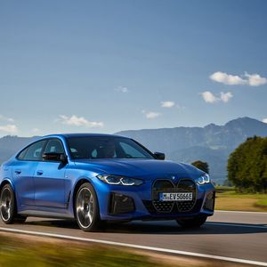 Weil die Elektronik alles im Griff hat, und praktisch keine Traktionsverluste zulässt, schießt der i4 nach vorne wie eine Kugel aus dem Revolver.(Bild:  BMW)