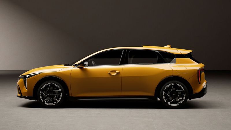 Der K4 kommt als klassischer Verbrenner und leistet je nach Motorvariante zwischen 115 und 180 PS. (Bild: Kia)