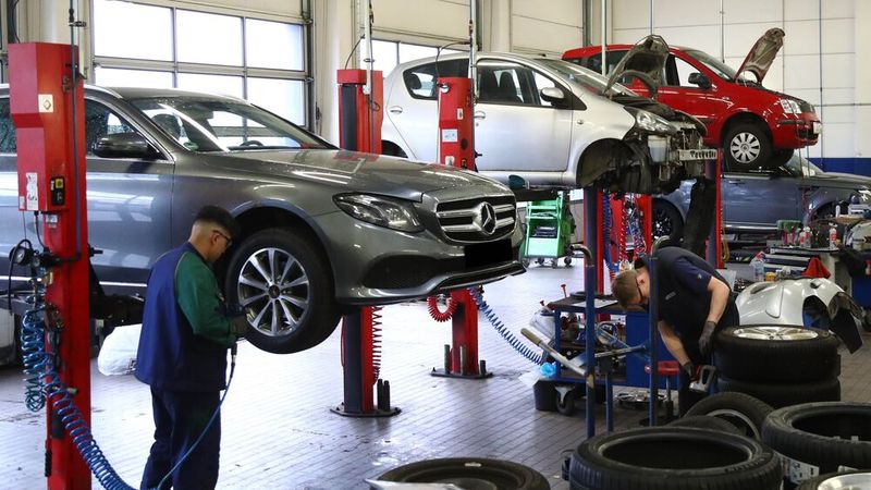 Autodoc-Kunden können künftig Reifen bei Euromaster montieren lassen.(Bild:  Euromaster)