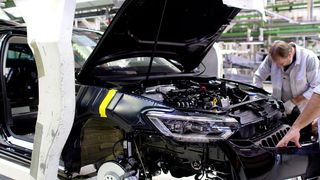 Covid-19 beschleunigt die Transformation der Hersteller – und kann für manche Hersteller das Ende und zahlreiche Fabriken die Schließung bedeuten.  (Bild: Volkswagen AG)