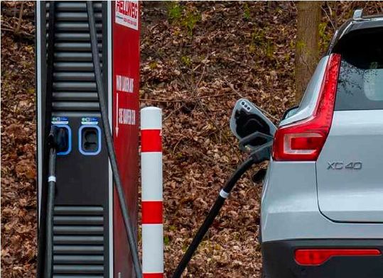 Sollte die neue Bundesregierung aus CDU, CSU und SPD bestehen, will man Elektroautos preislich attraktiver machen, wieder Landwirte subventionieren und den öffentlichen Nahverkehr optimieren. Hier einige Eckdaten über die Planungen ...(Bild:  B. Schneiderbaum)