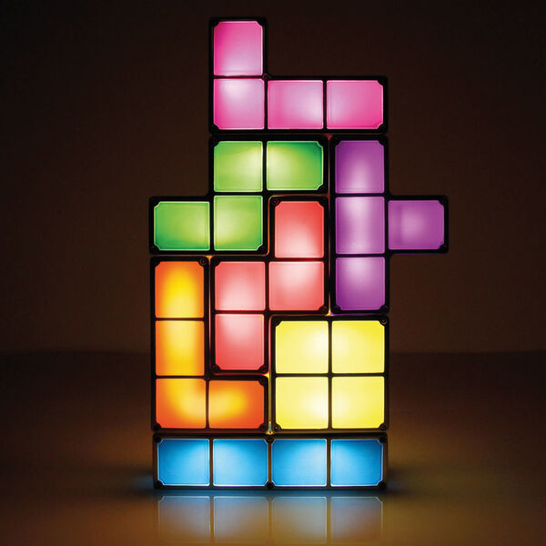 Wer erinnert sich nicht an das Kultspiel aus den 80ern? Die Tetris-Lampe kann man nach Belieben neu anordnen. Jeder der Steine ist eine Lampe für sich, die aufleuchtet, sobald sie mit einer anderen in Berührung kommt. (radbag)