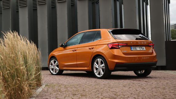 Der Verbrauch ist trotz der hohen Motorisierung sparsam, die Werksangabe von 5,6 Litern wurden während der Testfahrt sogar unterboten. (Bild:Skoda)