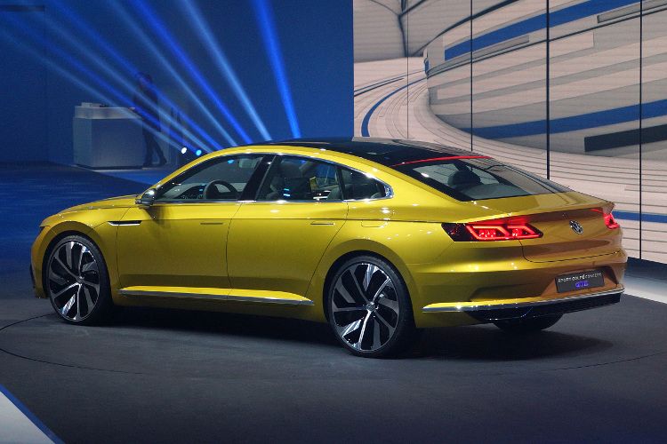 Es verfügt über eine schlanke Dachlinie und könnte als Nachfolger des VW CC gehandelt werden.  (Foto: ampnet/Aike Coordes)