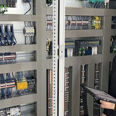 Eine digitale Dokumentation bringt bei der Inbetriebnahme ebenso wie im laufenden Betrieb zahlreiche Vorteile: Der Inbetriebnahme-Prozess gewinnt, nicht nur in Bezug auf Tempo, sondern auch hinsichtlich Qualität, wie die Anwendung bei einem international tätigen Automatisierungstechnik-Experten für den Kraftwerkssektor zeigt. (Bild: TPPA)