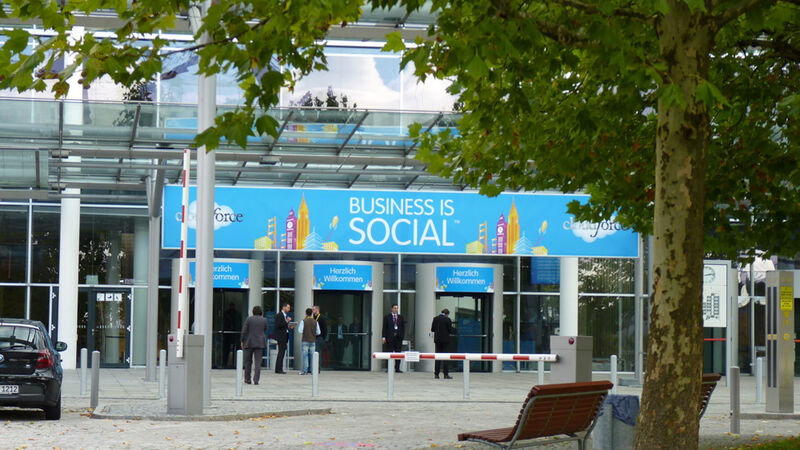 Die drei großen Trends Social, Mobile und Cloud sind in deutschen Unternehmen angekommen. Die neue Realität heißt: Business is Social. Unter diesem Motto traf sich die Salesforce-Gemeinde im ICM München. (Bild: ewg)