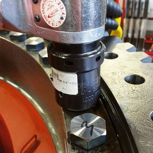 Verdrehsichere Unterlegscheiben sorgen beim SGA während der Montage dafür, dass ohne Reaktionsarm verschraubt werden kann.(Bild:  AdSV)