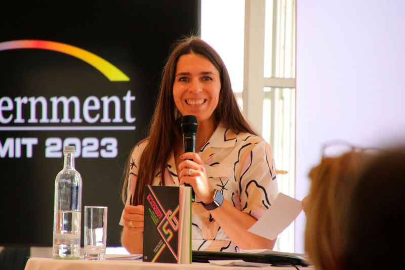 „Schleichender Blackout – wie wir das digitale Desaster verhindern können“: Valentina Kerst und  (©Vogel IT-Akademie)