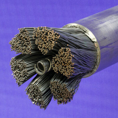 Jacketed cable for ITER's toroidal field conductor: superconducting and non-superconducting strands surround a central channel for helium (Bildquelle: ITER Organization)