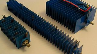 Bild 1: Die Plattengröße des Selengleichrichters bestimmte seine Stromtragfähigkeit. Ein wichtiges Einsatzgebiet waren Stromversorgungen. (Infineon)