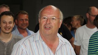 Siegbert Wortmann, Geschäftsführer von Wortmann, begrüßt die Gäste beim Richtfest. (Wortmann)