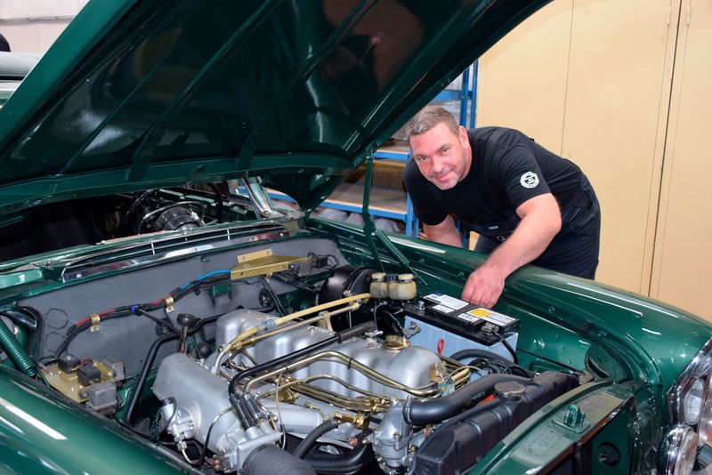 Der Motor erstrahlt bereits im Zustand „besser als neu“. (Holz / »kfz-betrieb«)
