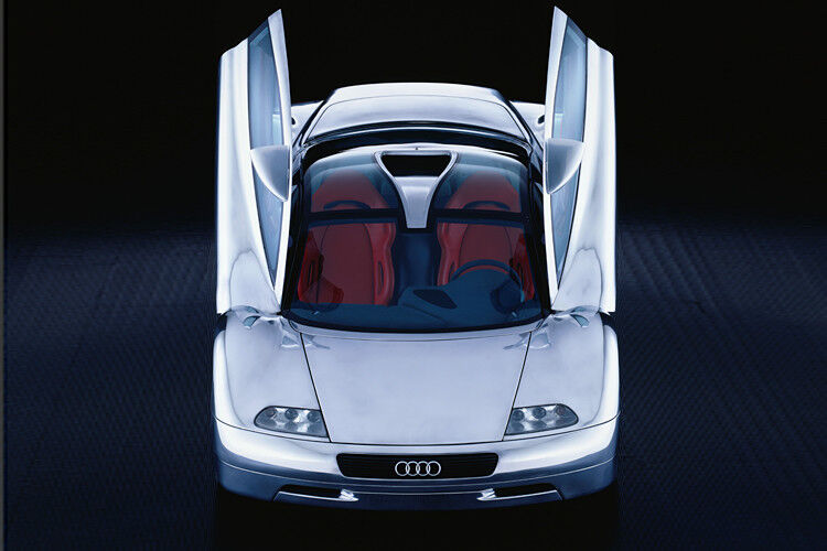 Der Avus quattro war eine futuristische Sportwagenstudie mit einer Aluminiumkarosserie und W12 Mittelmotor. (Foto: Audi)