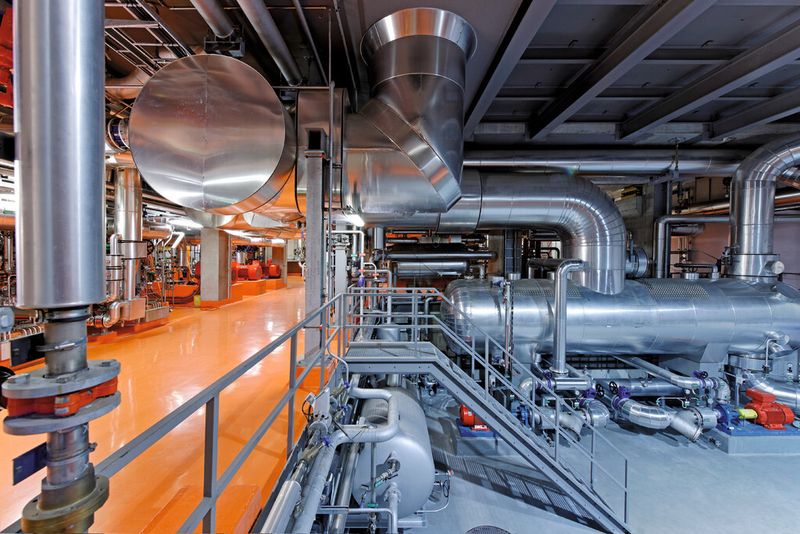 Dampf und Warmwasser werden von der Energiezentrale aus zu den Kunden verteilt. Sensoren und Aktoren werden direkt über Profibus angesprochen, um die Verkabelung zu vereinfachen und den direkten Zugriff auf die Geräte zu ermöglichen. (Bild: Siemens)