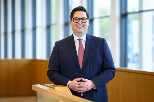 Bertram Kawlath, Familienunternehmer aus Ingolstadt, lenkt in Zukunft die Geschicke des Verbandes Deutscher Maschinen- und Anlagenbau e. V. (VDMA) in Frankfurt am Main. (Bild:  VDMA)