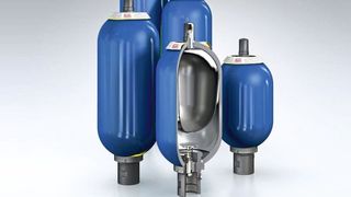 Die Blasenspeicher sind mit einer Entnahmeleistung von bis zu 1600 l/min erhältlich. (Roth Hydraulics GmbH)
