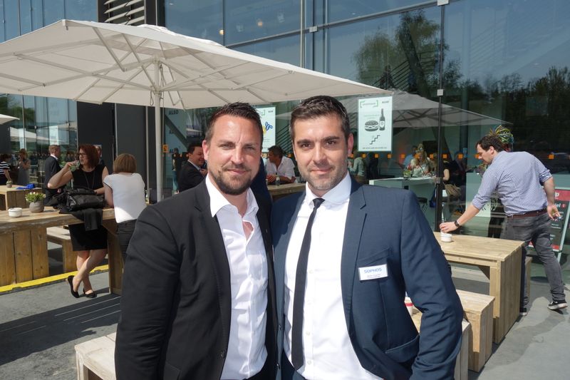 Ob mit oder ohne Krawatte, wenn (l.) Matthias Nefzger, Kaspersky, und Welat Grigoleit, Sophos, auftauchen, lacht sogar die Sonne. (Bild: IT-BUSINESS)