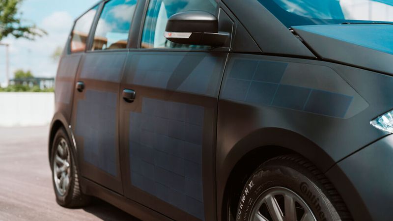 Die Integration der Solarzellen soll eine autarke Nutzung sogar ohne Ladeinfrastruktur möglich machen. (Bild: Sono Motors)