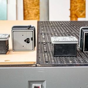 Das Universaltalent VCBL eignet sich gleichermaßen für Nesting- und Rastertisch-Anwendungen.(Bild:  J. Schmalz GmbH)