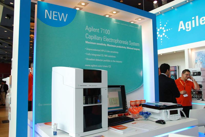 Agilent zeigte u.a. das kompakte 7100 Kapillarelektrophorese-System, das sich durch besonders hohe Empfindlichkeit auszeichnet. Die höhere Empfindlichkeit basiert auf einem neuen Detektor in Kombination mit neuen Kapillaren mit erweitertem Lichtweg bzw. einer neuen hochempfindlichen Zelle. (Archiv: Vogel Business Media)