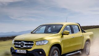 Die X-Klasse muss für circa 90 Minuten in die Werkstatt. (Daimler)