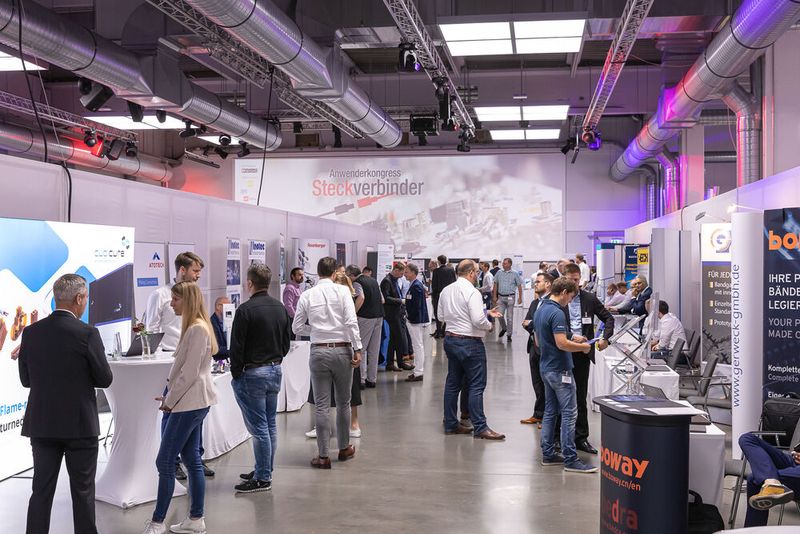 16. Anwenderkongress Steckverbinder: Der Tag 2 auf dem Steckverbinderkongress 2022 hatte den Themenschwerpunkt auf Oberflächen und Werkstoffen. Das umfasste die Konfektion Schwerer Steckverbinder für den Schaltschrankbau ebenso wie Hochstromkontakte für die E-Mobilität und funktionalisierte Oberflächen im Einsatz auf der ISS im Weltraum. (Bild: Elektronikpraxis)