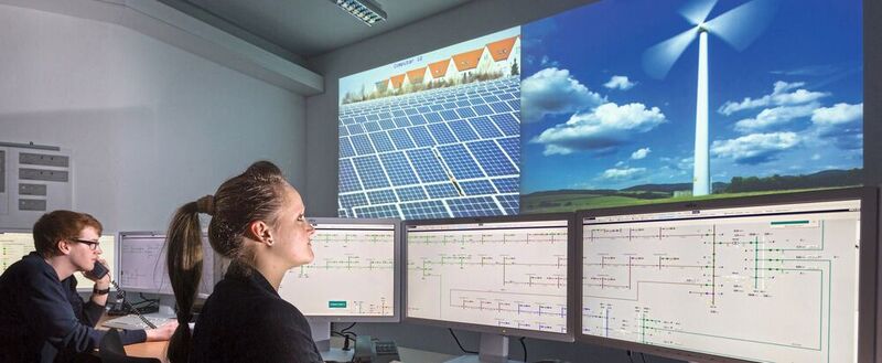 DC-Netze: In der Netzleitwarte an der TU Ilmenau werden Forschungsarbeiten zu innovativen Energieverteilernetzen auf der Basis von Gleichstrom betrieben. So könnten künftige dezentrale DC-Stromnetze in Deutschland koordiniert werden.