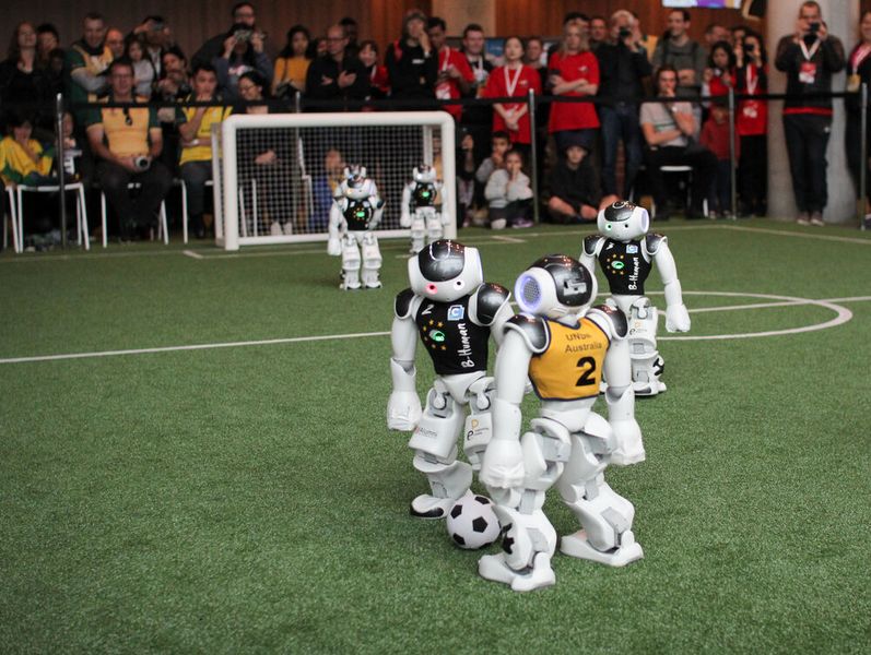 Im Halbfinale triumphierte B-Human über die Naos des australischen Teams 