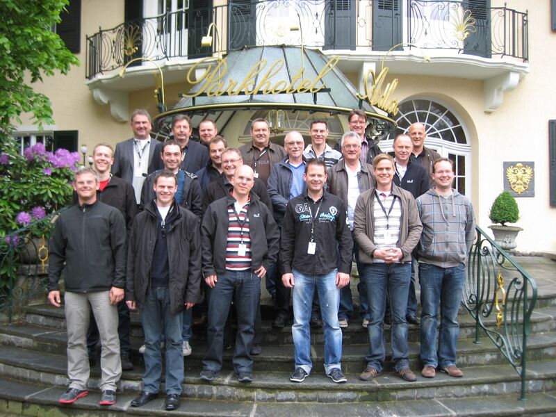 Die Teilnehmer der CommVault Success Tour vor dem Parkhotel Adler (Archiv: Vogel Business Media)