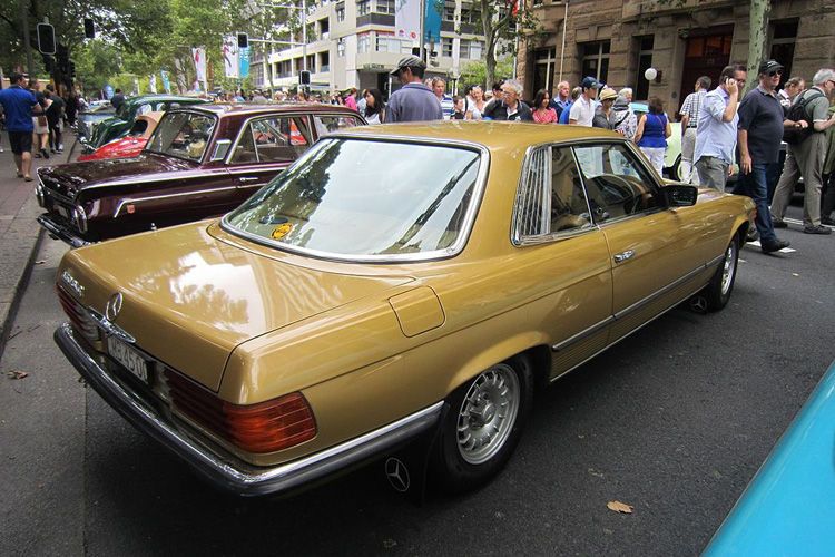 Mercedes SL W107 Coupé: 16.513 Euro (116,56 %) (Bild: Mercedes Benz C107 SLC450 / Jeremy / CC BY 2.0)
