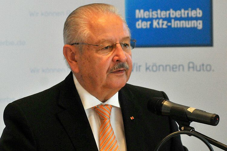 ZDK-Präsident Jürgen Karpinski dankte einem Branchenfremdem – GDL-Chef Gerd Weselsky: „Mit seinen Streikaktionen hat er die Deutschen dem Auto wieder ein Stück näher gebracht.“ (Foto: Zietz)